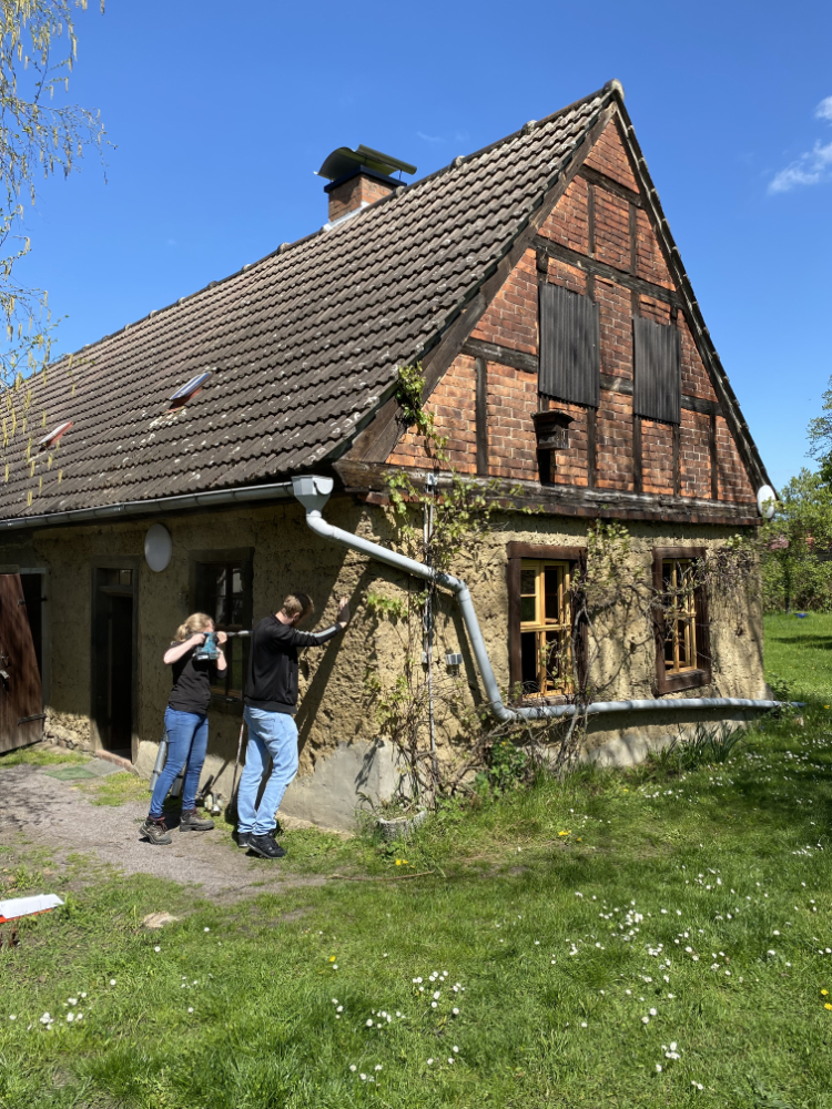 Wiederbelebung des klimafreundlichen massiven Lehmbaus