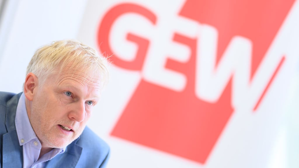 Bildung: Gewerkschaft: Schulen fehlen Tausende Lehrkräfte
