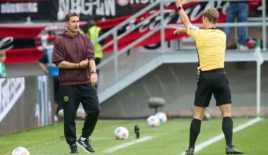 Kein guter Abend für Nürnbergs Trainer Miroslav Klose - diese Gelbe Karte durch Schiedsrichter Jarno Wienefeld aber erhielt sein
