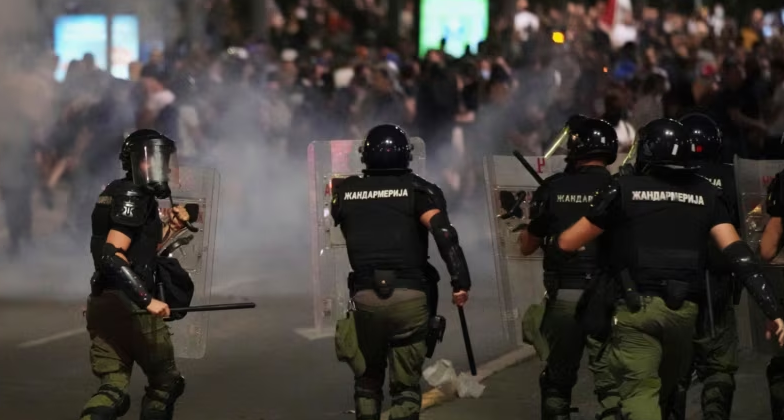 EU-Botschafter in Serbien fordert Deeskalation und Ermittlungen wegen exzessiver Polizeigewalt