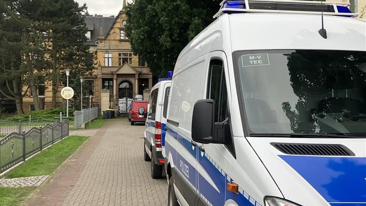 Polizei findet Waffen und Sprengstoff