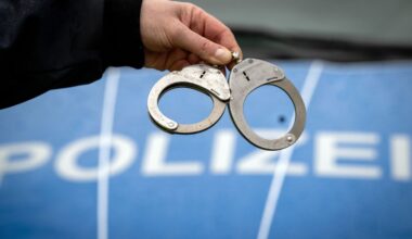 Ein 20-Jähriger ist wegen versuchter Tötung festgenommen worden. (Symbolbild) Foto: Soeren Stache/dpa