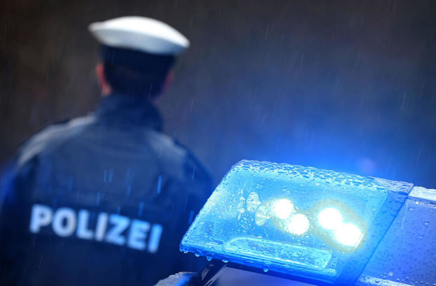 24-Jähriger wird von Schulgelände verwiesen und greift Polizei an