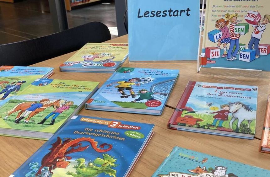 Büchertisch für Anfänger in der Viernheimer Stadtbibliothek