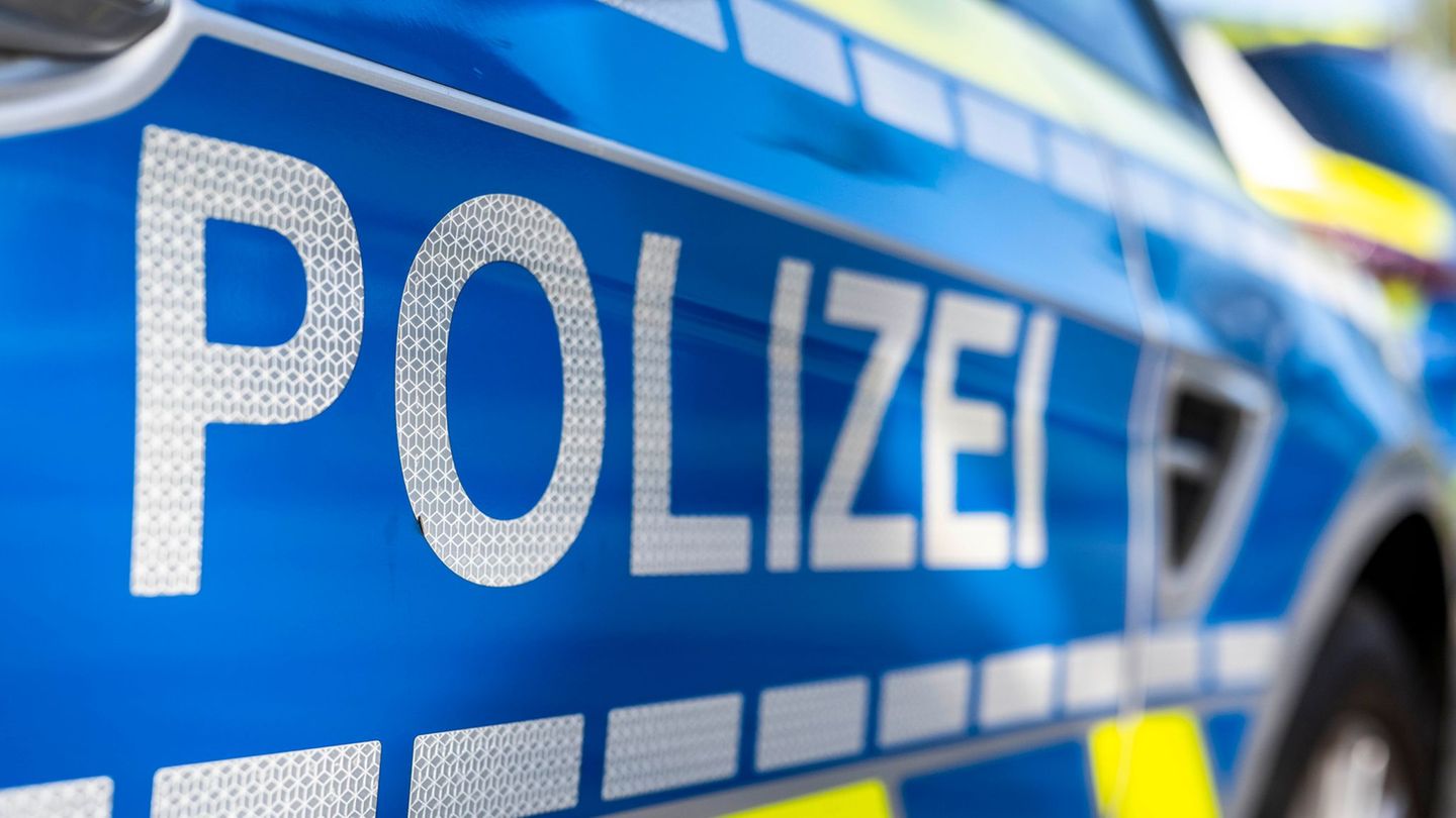 Ein festgenommener 20-Jähriger muss vor den Haftrichter. (Symbolbild) Foto: David Inderlied/dpa