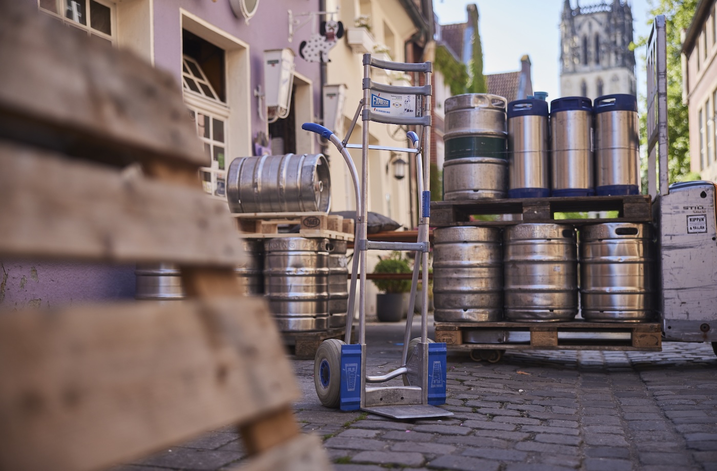 Foto mit Bierfässern