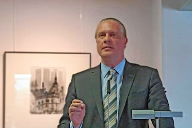 IT-Eigenbetriebsleiter Michael Breidung erklärt, die ersten Lösungen für die digitale Verwaltung seien bereits in Arbeit