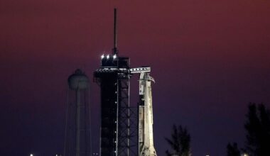 Vier Raumfahrer zur ISS gestartet