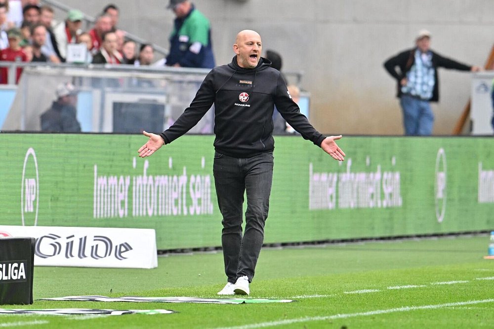 Fehlstart für Torsten Lieberknecht und den 1. FC Kaiserslautern. - © Swen Pförtner/dpa