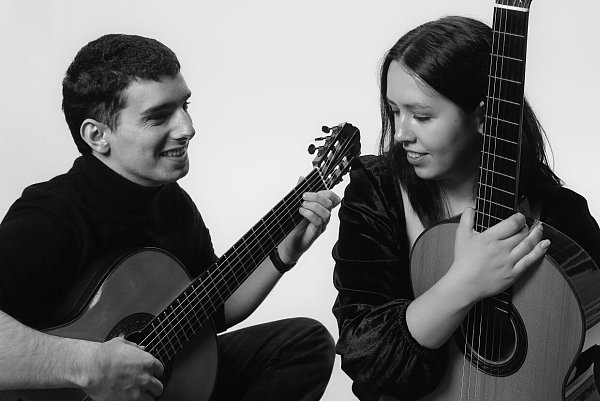 Ekaterina Petrova und Emilian Wagner spielen beim Sennestädter Musiksommer. - © E. Petrova