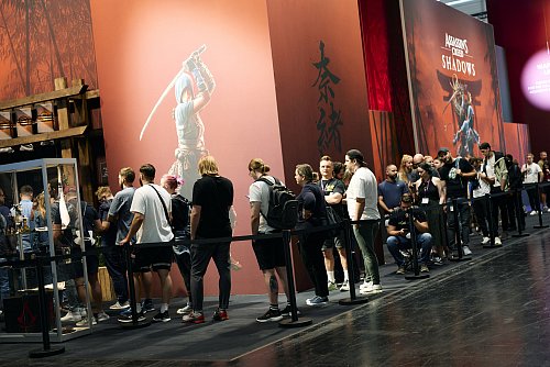 Wer Spiele antesten möchte, braucht gute Beinmuskeln. Wir empfehlen, einen Campingstuhl dabei zu haben. - © Koelnmesse GmbH/Marvin Ruppert