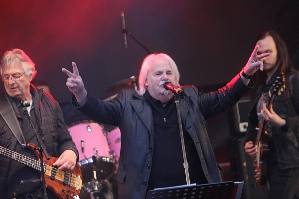 Die Engeraner Kultband "Percy Pur" tritt beim Kulturbad-Konzert im Gartenhallenbad auf. - © JAN-HENRIK GERDENER