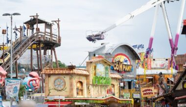 Teil von Kirmes-Gondel fällt auf Besucher und verletzt ihn | NRW