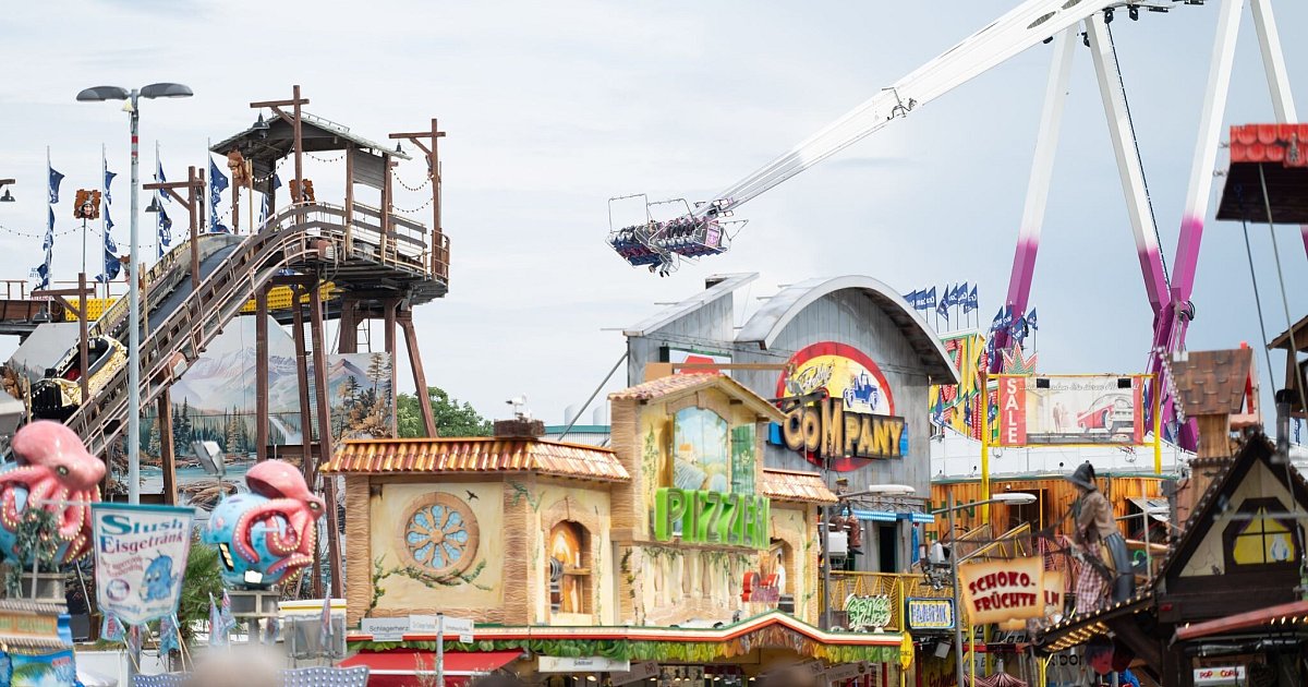 Teil von Kirmes-Gondel fällt auf Besucher und verletzt ihn | NRW