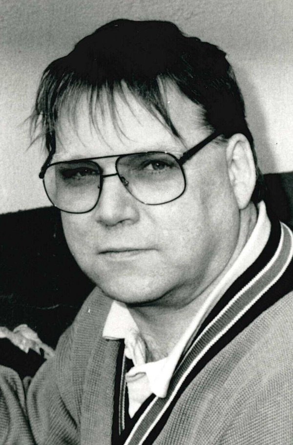 Um die Aufklärung des Falls voranzutreiben, veröffentlicht die Polizei jetzt auch ein Foto des damals getöteten Erhard Bücker. - © Polizeipräsidium Bielefeld