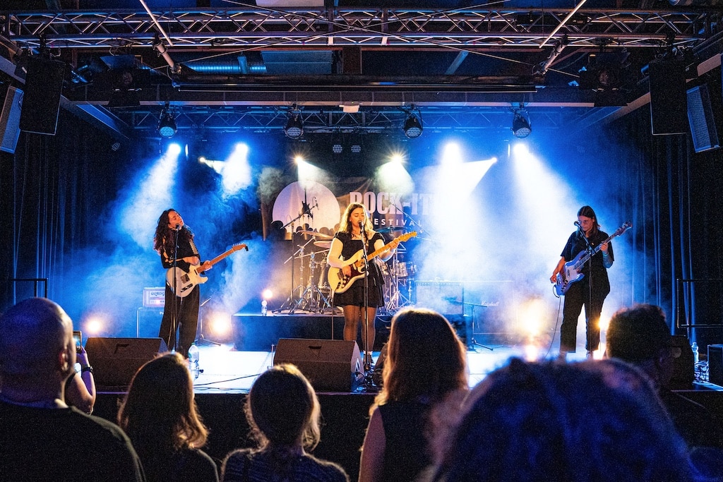 Die Band Angelic in Jeans © Lucas Lohner
