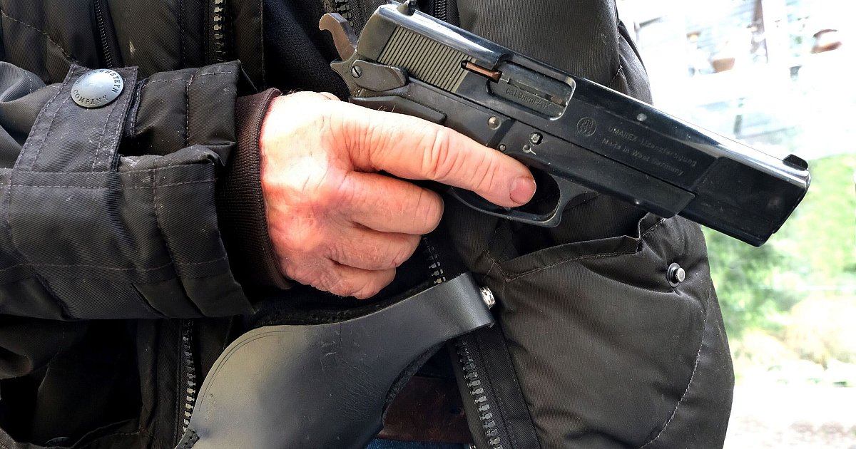 Wer schafft sich in Bielefeld eine Schreckschusswaffe an? Die Polizei erklärt den Trend