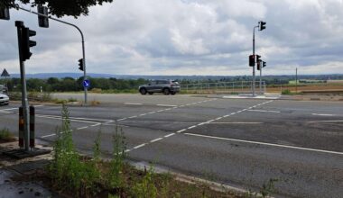 Sichere Querung an der B455: Neue Ampel in Betrieb