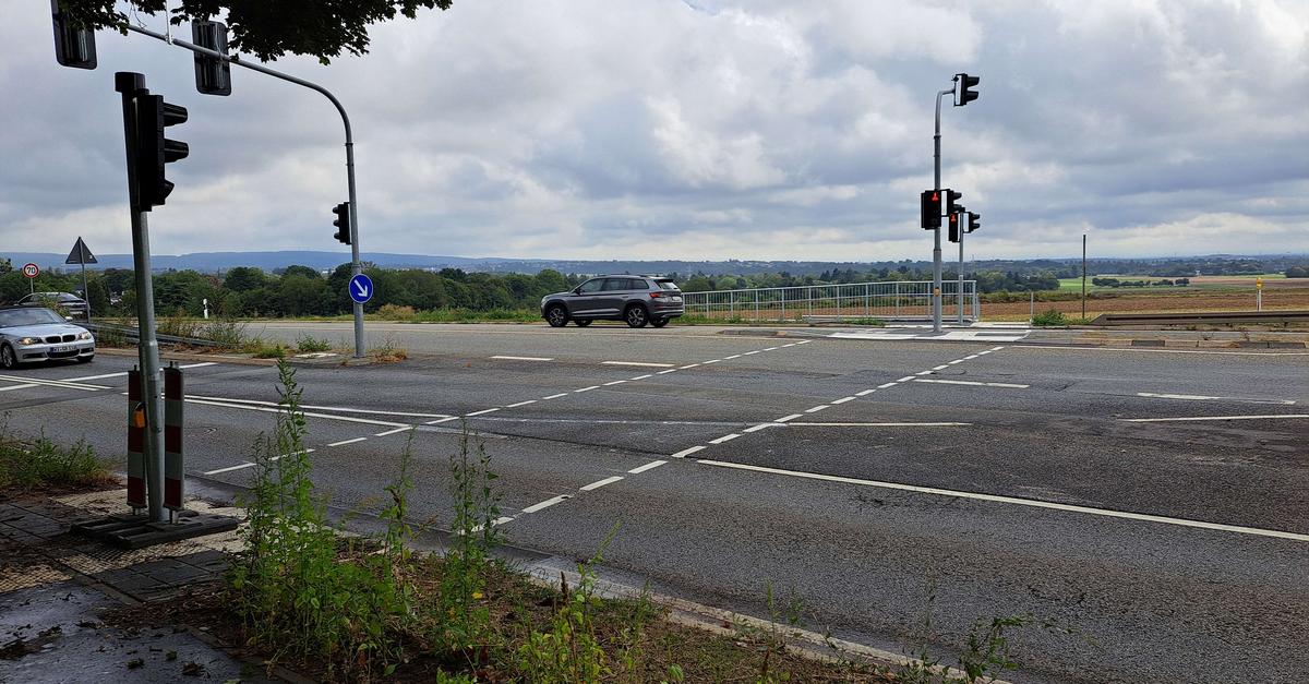 Sichere Querung an der B455: Neue Ampel in Betrieb