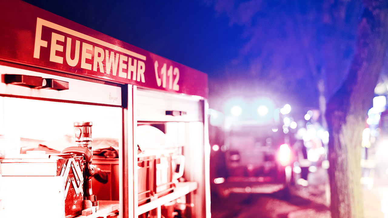Feuer in Berlin: Tragischer Fund hält Einsatzkräfte auf Trab | Regional