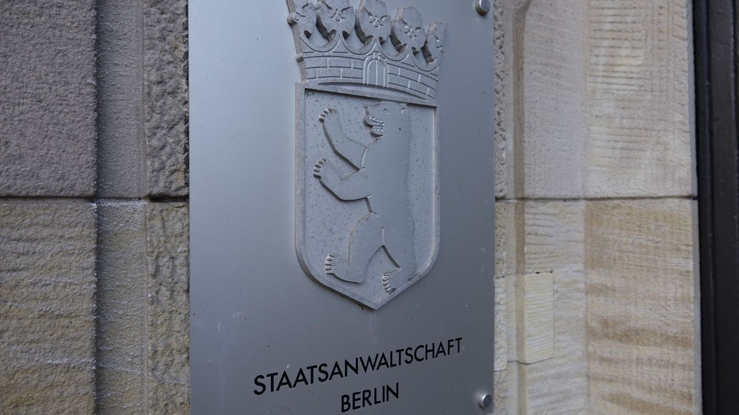 Ein Ex-Polizist wird wegen Computerbetrugs in Berlin angeklagt. Foto: Sven Braun/dpa