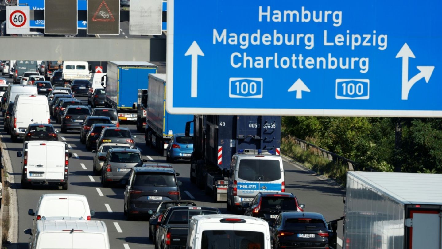 Stau auf der A 100 in Berlin