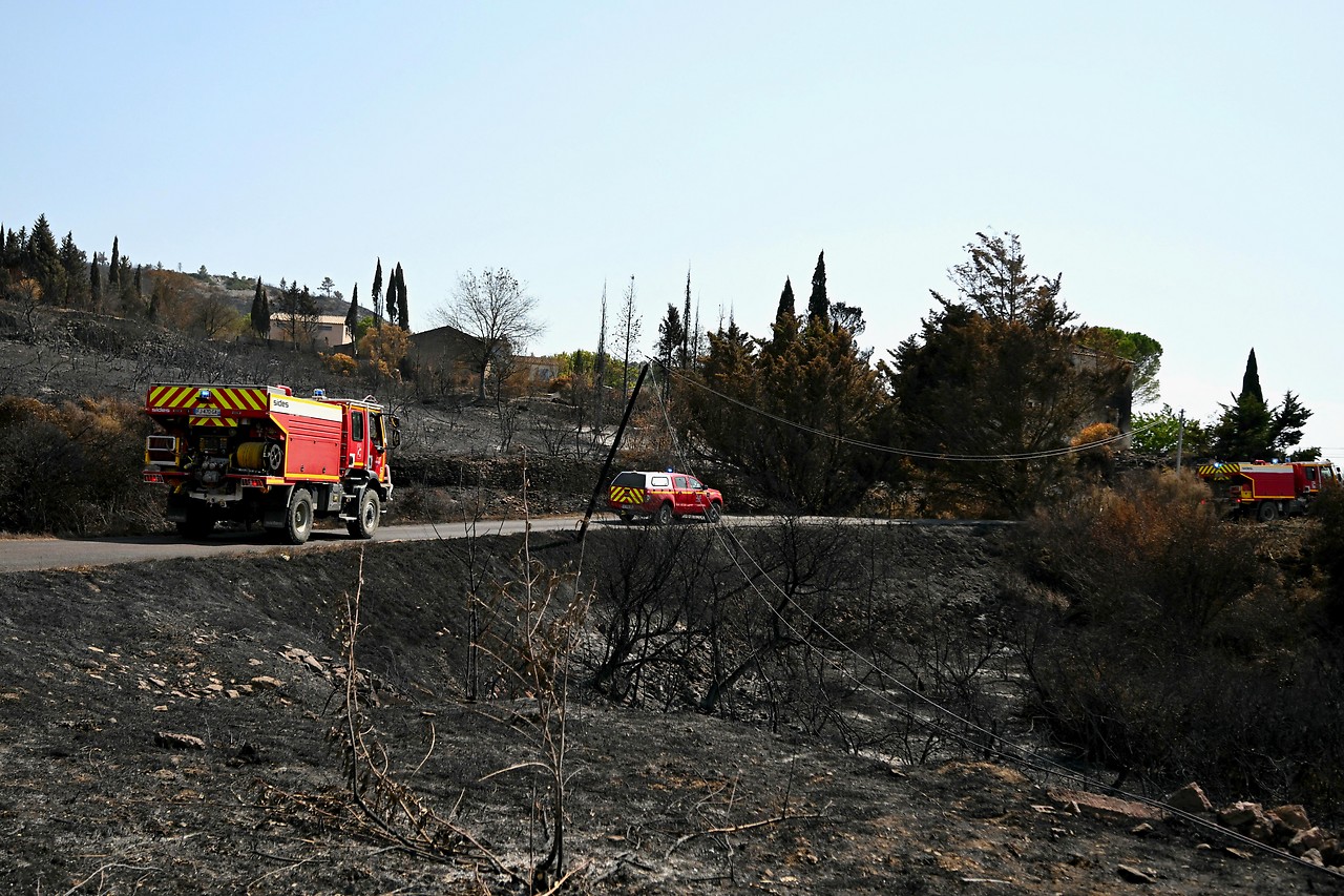 Einsatzfahrzeuge der Feuerwehr in Jonquières im Süden von Frankreich 