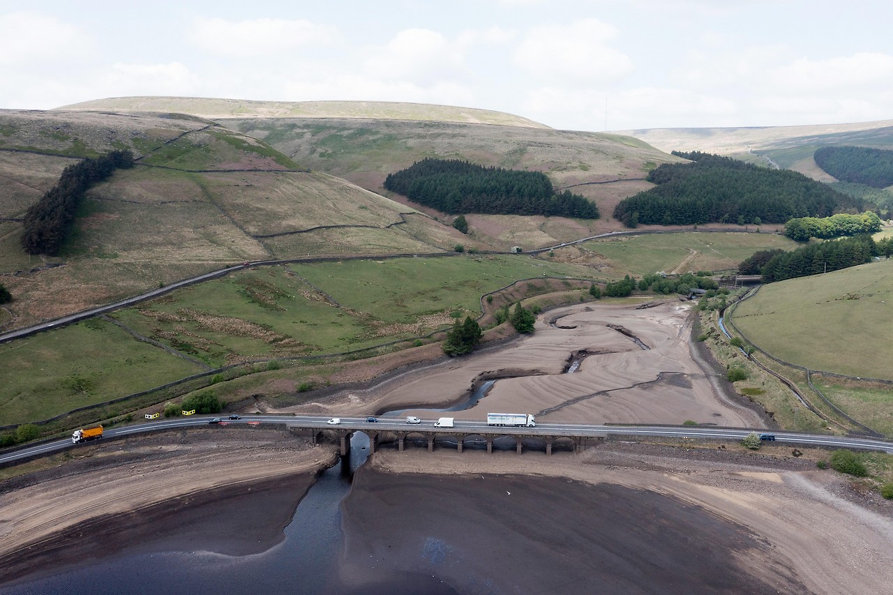 Niedriger Wasserstand im Woodhead-Reservoir in England