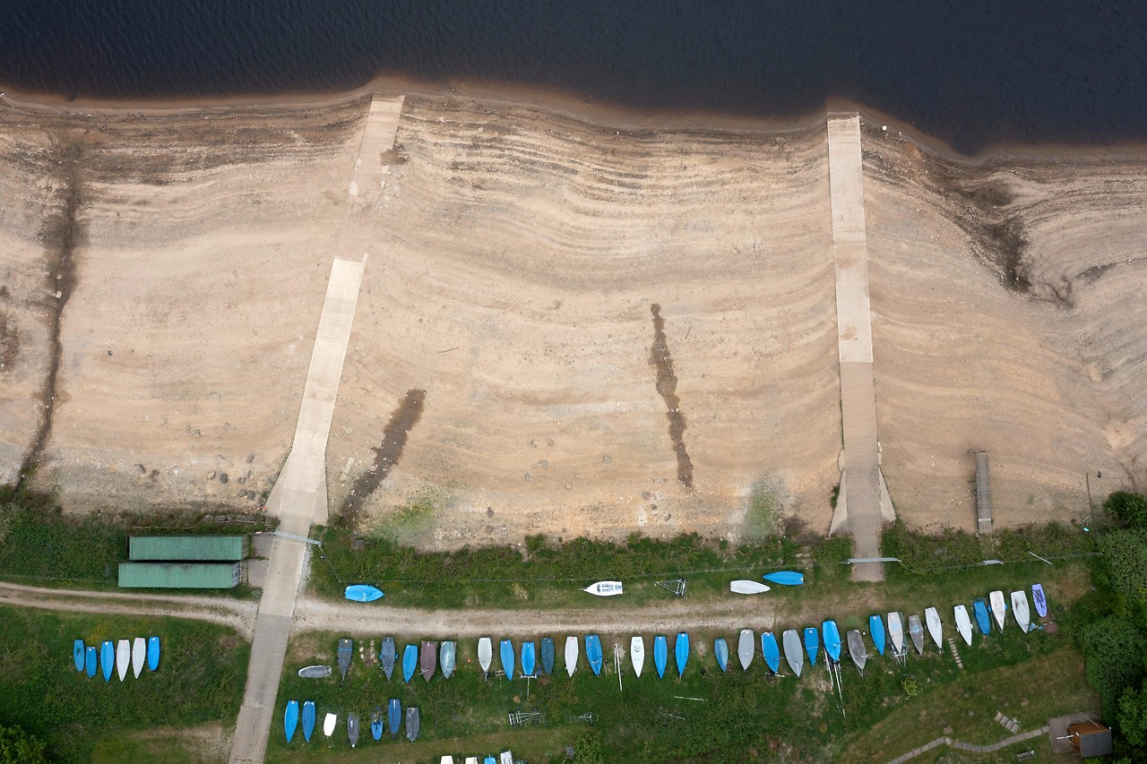 Niedriger Wasserstand im Scammonden-Reservoir in England