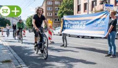 ADFC markiert am 25.08.2025 in der Bautzner Straße einen Pop-Up-Radweg
