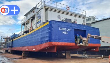 Theaterfrachter "Lore Lay" mit neuem Anstrich in Kiel zurück in der Hörn