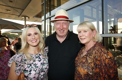 Heiße Angelegenheit: Vanessa Erstmann schwitzt mit Dieter Schatzschneider und dessen Frau Isabella (rechts).