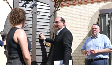 Innenminister Dobrindt beklagt bei Besuch der Synagoge von Halle „importierten Antisemitismus“