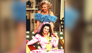 „Die Nanny“-Star Sylvia heute: So sieht Frans Serienmutter jetzt aus