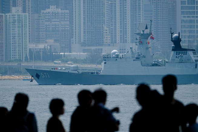 Für höhere Aufgaben vorgesehen? – Die chinesische Marine zeigt in Hongkong Präsenz.