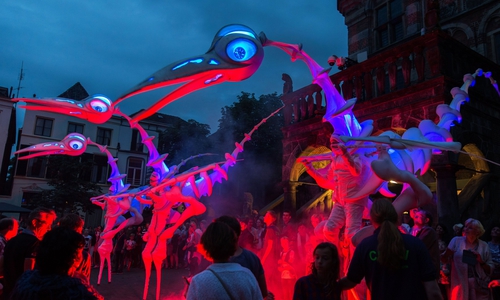 Beim WEITBLICK Festival vom 19. bis zum 28. September tauchen die Besucherinnen und Besucher bei unterschiedlichen Performances in die Welt des Figuren- und Objekttheaters ein und erleben Tanz und Installationen. 
