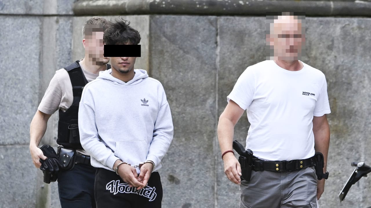 Messerangriff in Dresden: Polizei nimmt Angreifer aus Straßenbahn fest | Regional