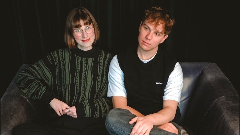 Vielleicht irgendwann auf Tour: Sina Bahr und Marc Hinrichsmeyer als Musikduo „mitte mai“.