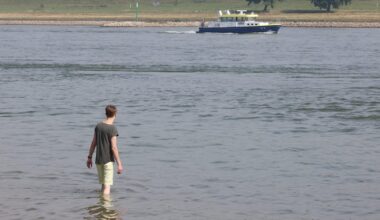 Trotz 1000 Euro Strafe! Düsseldorfer ignorieren Badeverbot im Rhein | Regional