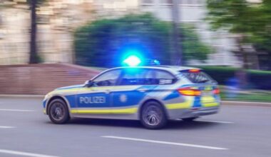 81-Jähriger aus Augsburg versucht, Ehefrau (77) zu ersticken – Senior in U-Haft