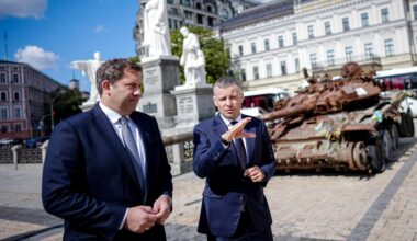Klingbeil verspricht Ukraine weitere Milliarden – trotz Geld-Streit in der Regierung | Politik