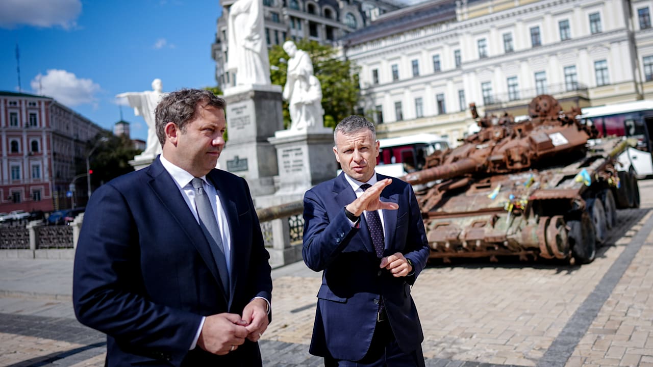Klingbeil verspricht Ukraine weitere Milliarden – trotz Geld-Streit in der Regierung | Politik