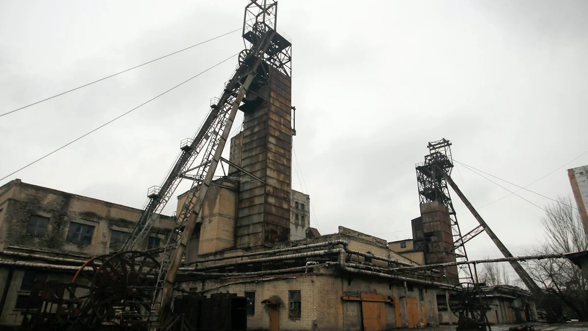 Ukraine News: Fast 150 Bergleute nach Beschuss in ukrainischer Mine eingesperrt - Politik