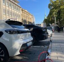 Dortmund setzt auf smarte Elektromobilität: Ladebordsteine in der Betenstraße gehen ans Netz