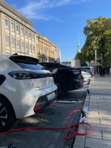 Dortmund setzt auf smarte Elektromobilität: Ladebordsteine in der Betenstraße gehen ans Netz