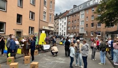 Großes Finale der „Summer Street“ an der Saarlandstraße mit Improtheater, Cocktail- und Eisstand und DJ-Party