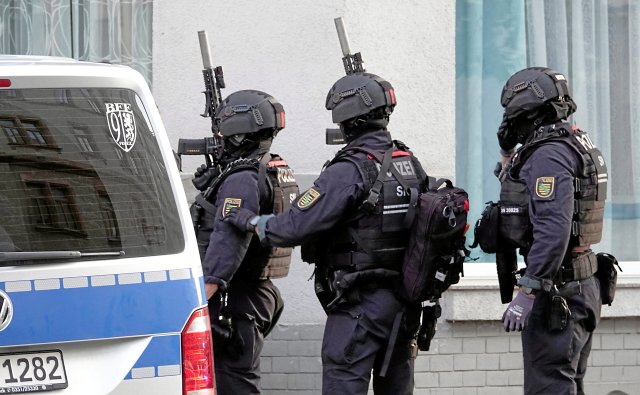 Angehörige der sächsichen BFE im Einsatz. Beamte aus Dresden und Chemnitz werden nun der Einheit in Leipzig angegliedert.