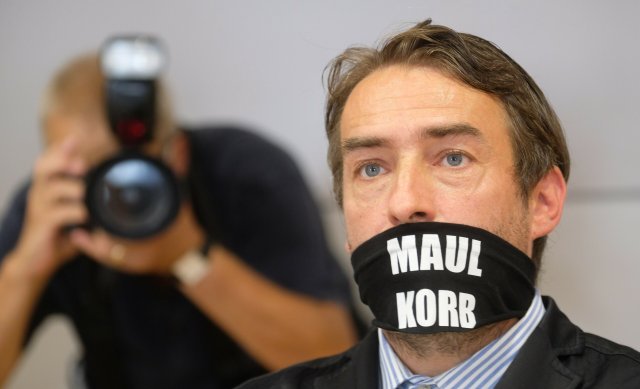 Liebich nutzt juristische Auseinandersetzungen – wie hier bei einem Prozess vor fünf Jahren – gern für Provokationen.