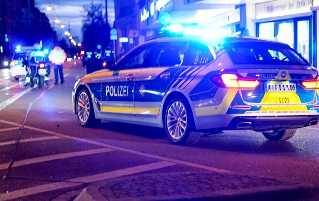 Streife der Augsburger Polizei stoppt ihn