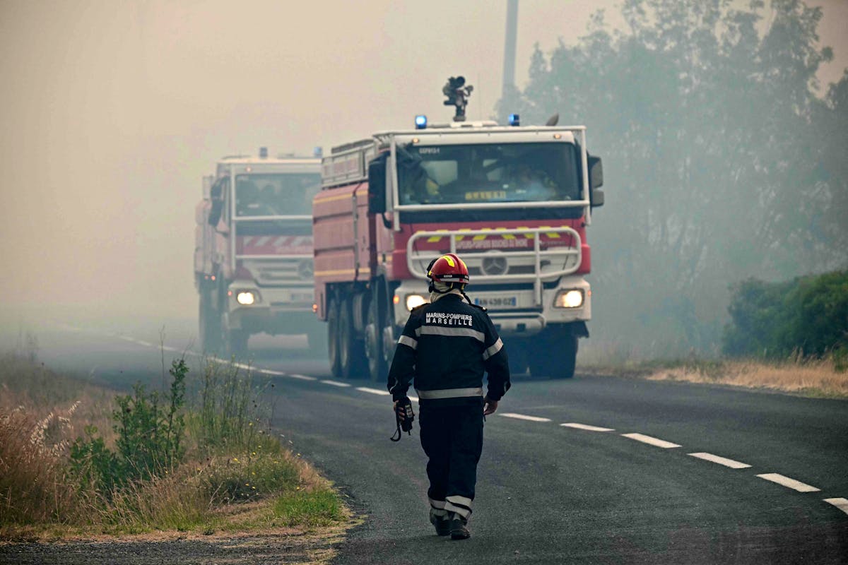 Frankreich brennt : Tausende Feuerwehrleute kämpfen gegen die Flammen.